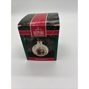 Hallmark Norman Rockwell Art 1992‎ Glass Keepsake Ornament Vintage QX222-4